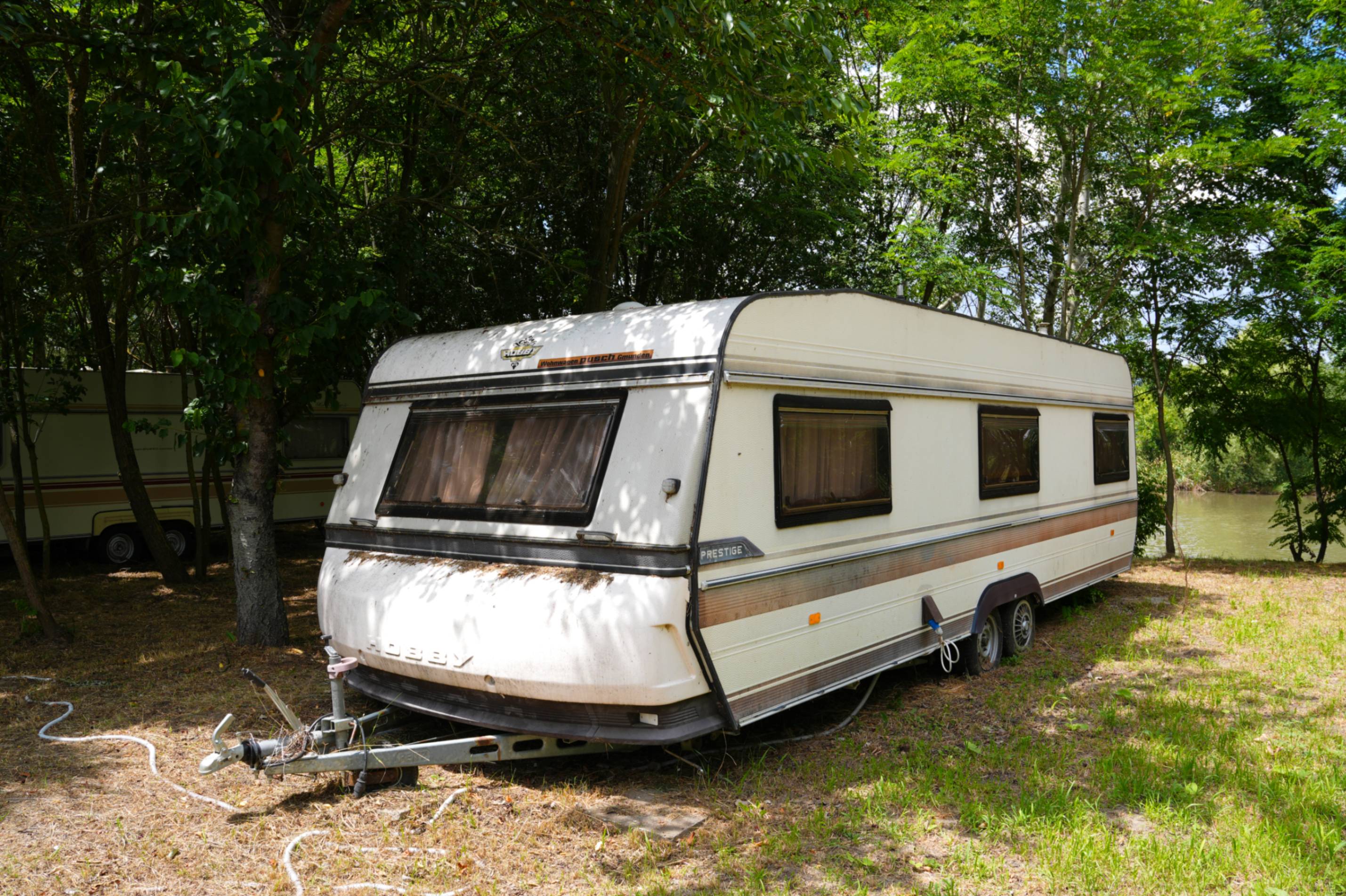 Hacienda Caravan, lakókocsi a fák között