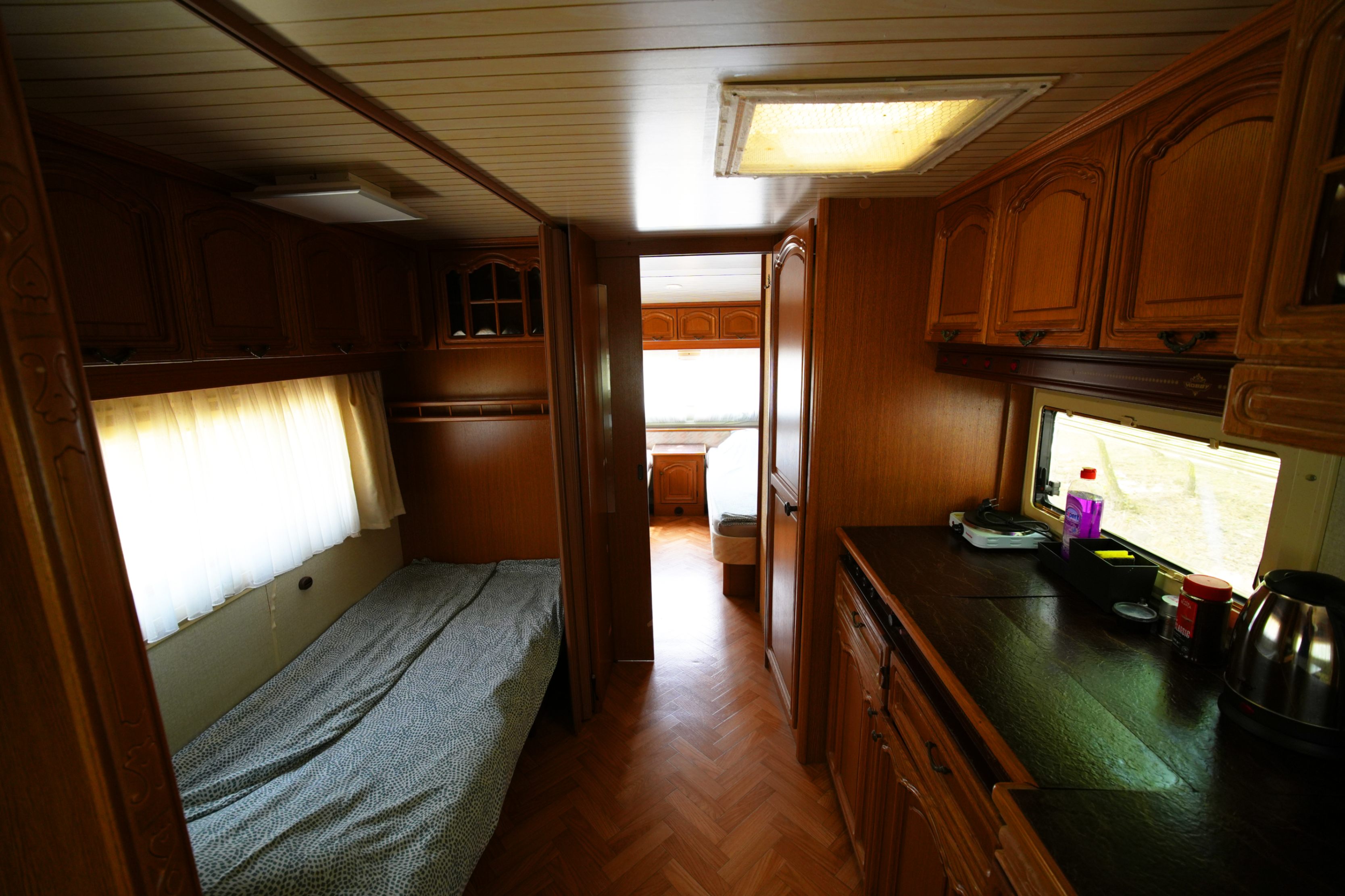 Hacienda Caravan, fák, folyó, csend